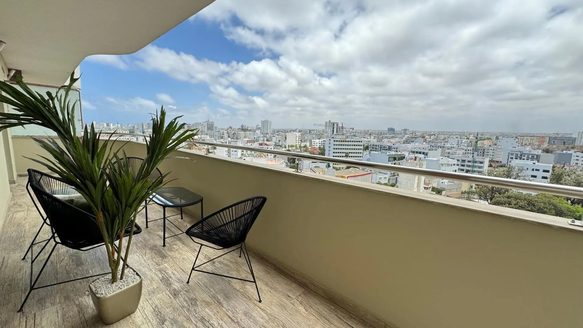 Kontakt z Penthouse View 2Br Terrace - Appartali Luxury Platform